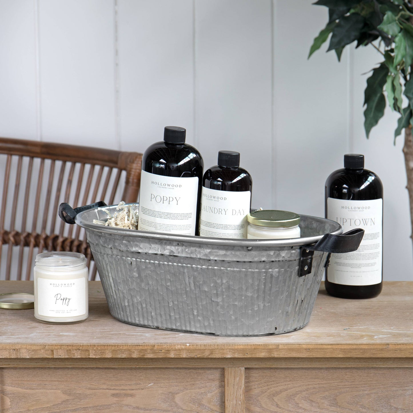 Oval Tin Tub w/Faux Leather Side Handles